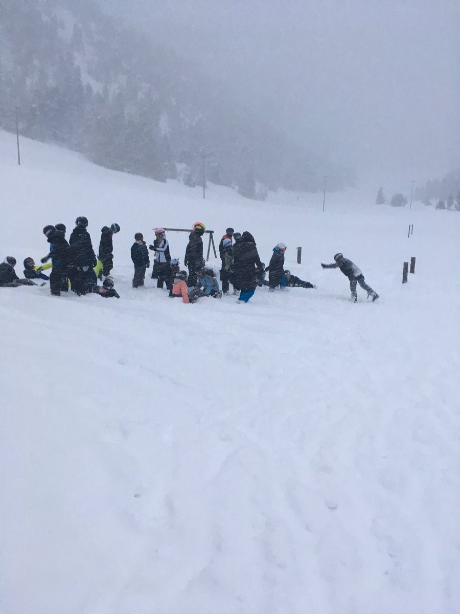 PPencelli's tweet photo. More snow games or are they just falling?! https://t.co/E9qibjsHxA