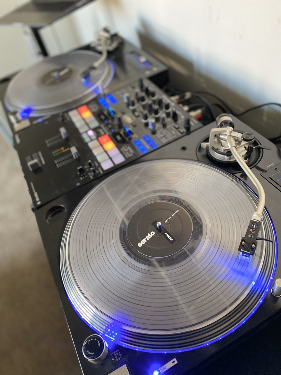 VjLos's tweet photo. No words needed #turntablesamara #turntablesmr #vinyl #turntables #turntable #dj #turntablesmr_news #music #turntablesmr_video #vinylcollection #afterlightfullpack #pioneer #pioneerdj #dj #music #djlife https://t.co/wzVzwXH6xJ