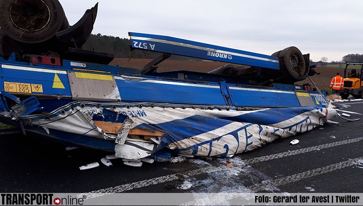 Politie op zoek naar bestuurder witte Volvo S60 na gekantelde vrachtwagen [+foto] ==&gt;..