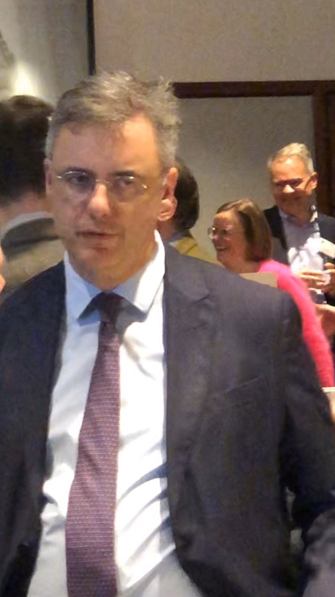 A3Wi's tweet photo. heel grote opkomst voor @DeHanze Vriendendinner Gastspreker Joachim Coens keynote:  ‘de uitdagingen van de samenleving’ 
#DeHanze @joachimcoens https://t.co/dt43jt9c5h