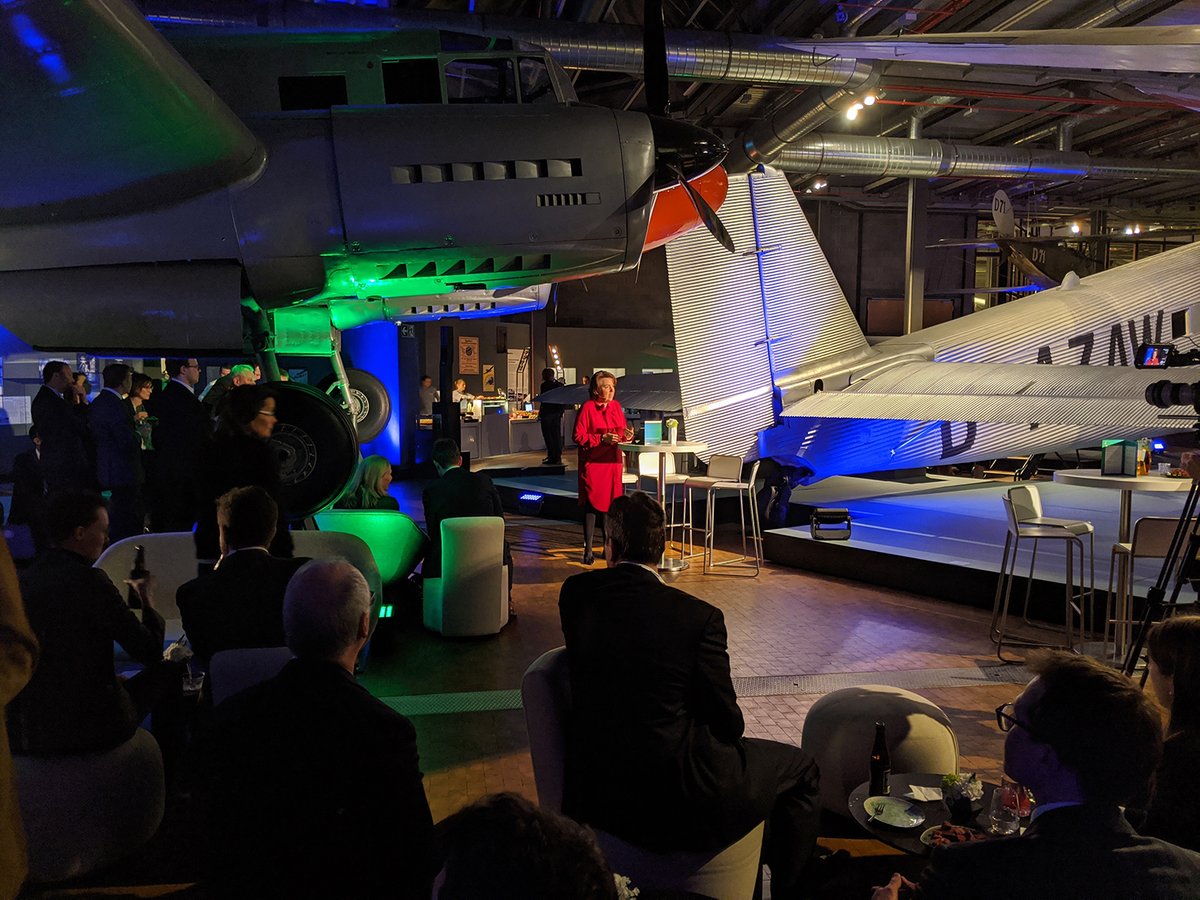 TenneT_Germany's tweet photo. Unsere CEO @manonvanbeek mit den abschließenden Worten und Eröffnung des Abends beim TenneT #TechnikDialog 2020 im @Technikmuseum_B in #Berlin. #futureatgrid https://t.co/ksUlmnhaNP