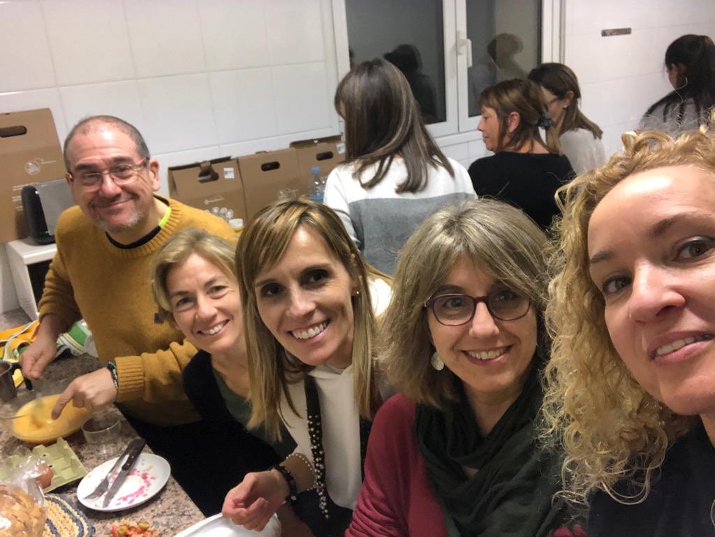 ModestJou's tweet photo. I en equips cooperatius! #coofedacs #shakers #teacherschef https://t.co/5Xqg39qSKN