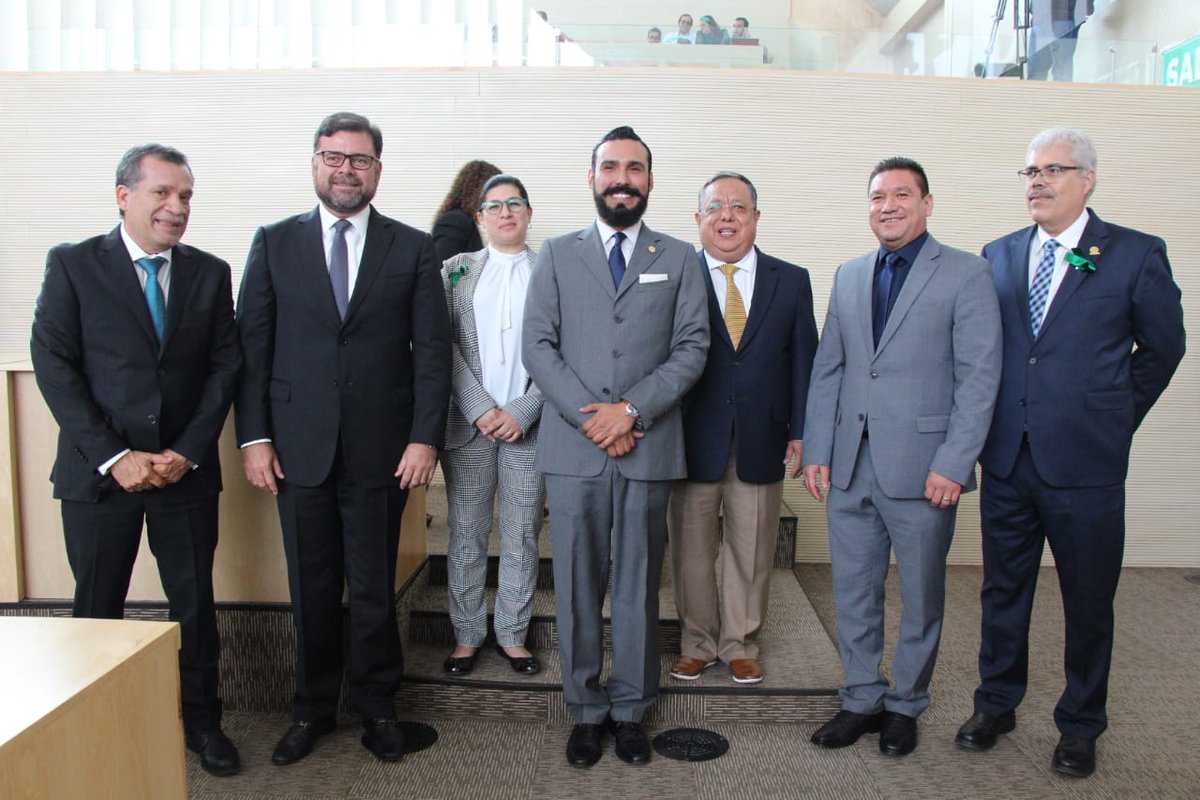 CongresoGto's tweet photo. Toma protesta Jorge Luis Gámez Campos @jorgegamezc como nuevo integrante del Observatorio Ciudadano Legislativo 🙋♀️🏛️🙋♂️
¡Felicidades!
#LaCasaDelDiálogo
#OCLGTO https://t.co/rsY9NFpGZT
