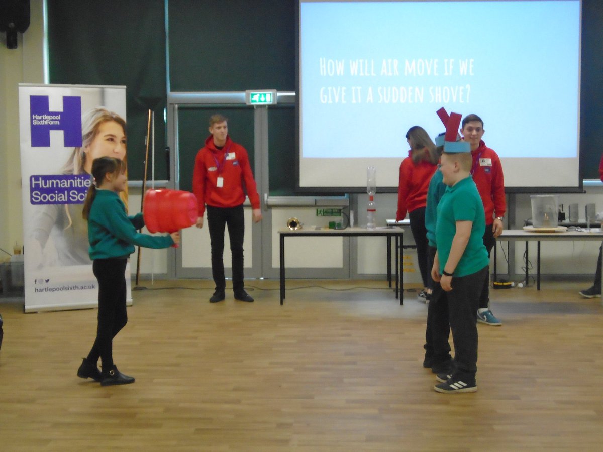 ClaveringTS27's tweet image. #6JB #6CP 
Thank you so much to our #science and #technology link #governor Mrs Hall and her students from @hartlepoolsixth for an inspirational afternoon of science #experiments and fun! 😊 The show was amazing and the children loved every second! 
👨‍🔬🧪👩‍🔬🧪👨‍🔬🧪👩‍🔬