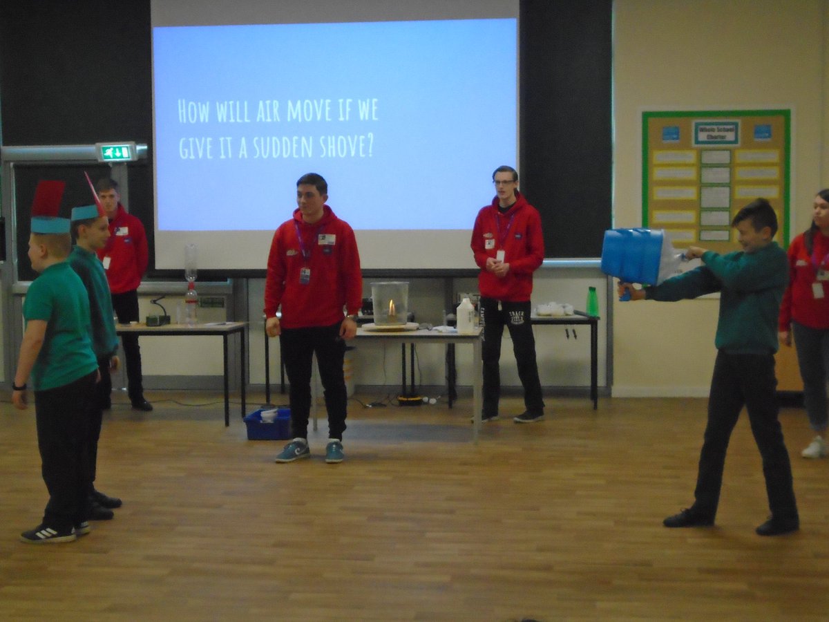 ClaveringTS27's tweet image. #6JB #6CP 
Thank you so much to our #science and #technology link #governor Mrs Hall and her students from @hartlepoolsixth for an inspirational afternoon of science #experiments and fun! 😊 The show was amazing and the children loved every second! 
👨‍🔬🧪👩‍🔬🧪👨‍🔬🧪👩‍🔬