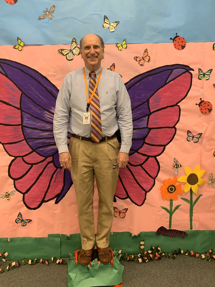 MaloneyLCES's tweet photo. Check out the selfie station at the second grade celebration of learning tomorrow morning at 8:15. https://t.co/F6Zz6Wo1yZ