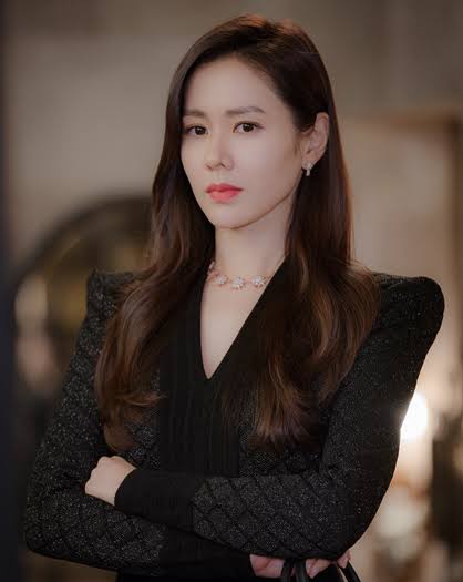 Yoon Se Ri as Jang Man Wol: A thread