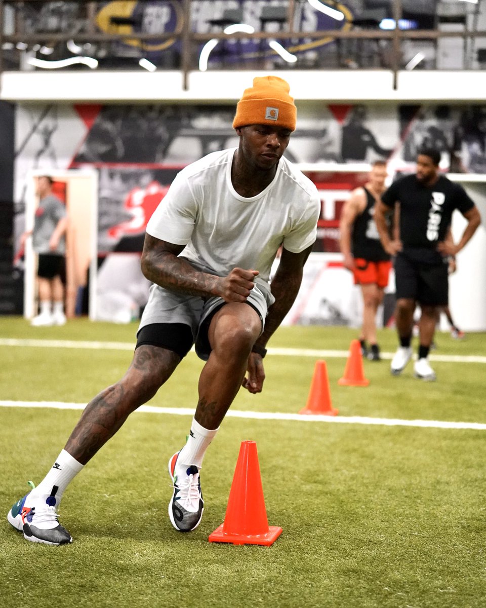 TFordFSP's tweet photo. ⭐️Compettion Thursday NFL Vet style

The NFL Veterans are back in the Lab grinding in preparation for OTA’s. The culture is like no other! The Atmosphere to create greatness is at FSP!

#NFLOffSeasonGrind #OTAPrep #CantCheatTheGrind #Levels #TheProgram https://t.co/nUbDUGEeTs
