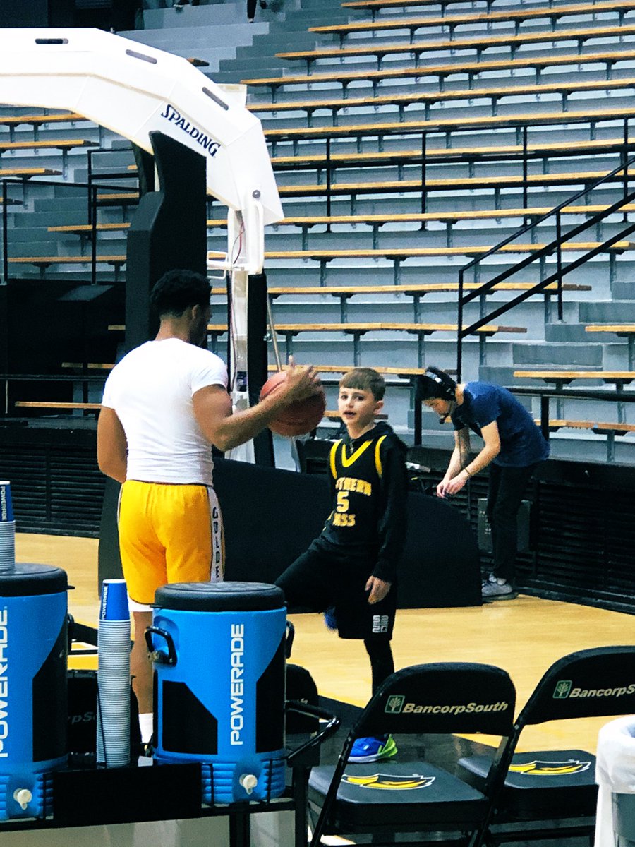 coach53holmes's tweet photo. Better times ahead for the Golden Eagles but we will miss you seniors. Thanks for all your effort and time with your biggest fan. @ladavius_d @BMusejr @tylerds_14 @Gymratgabe11 @i_am_bo_j13 @SouthernMissMBB @CoachLadner #SMTTT @SouthernMissMBB #win1more https://t.co/n0lEFsXRuJ