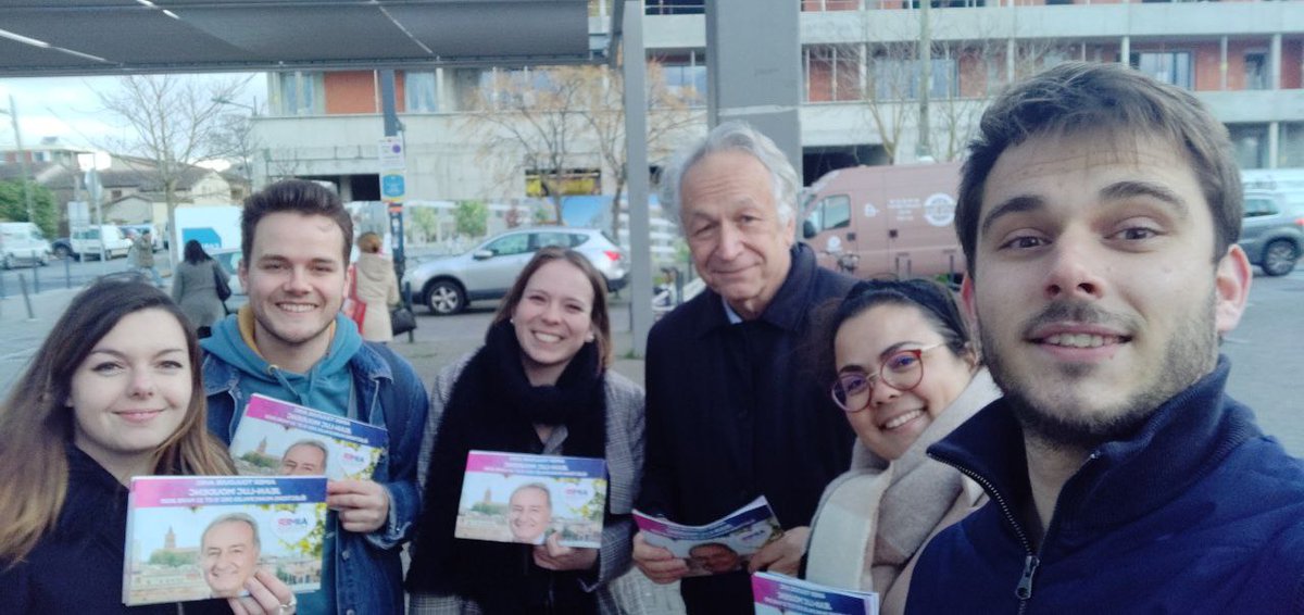 MarouaSylla's tweet photo. Ce soir, nous étions à la sortie du métro #3cocus pour continuer à présenter notre projet #AimerToulouse avec @jlmoudenc merci à @F_Delrieu et ses ami-e-s pour leur dynamisme et leurs bonne humeur 😊 @JeunesMacron31 @Pour_Toulouse https://t.co/GwMYolPEQB
