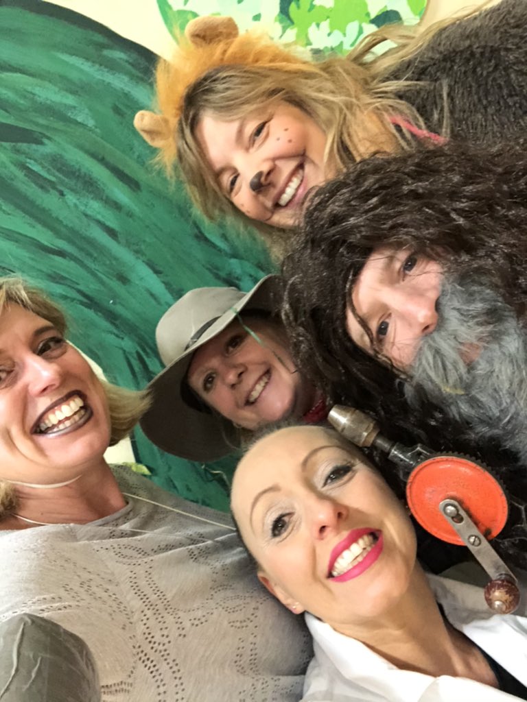 SwindonVillage6's tweet photo. We do love a dress up day in Y6 😊 #WorldBookDay #TheWizardofOz #DemonDentist #TheTwits https://t.co/fJJqK1UHuj