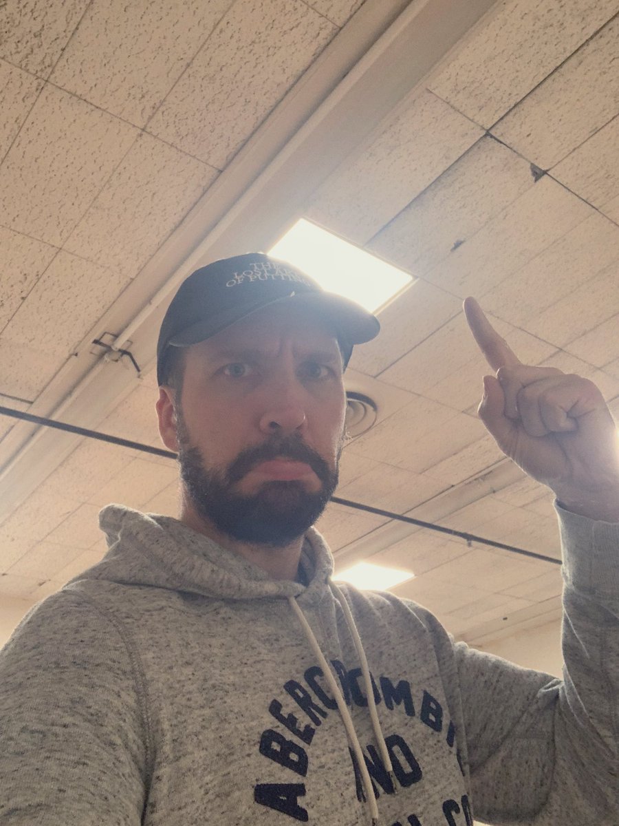 PeterFinchGolf's tweet photo. Anyone know anyone who sorts out drop ceilings #OfficePrep https://t.co/FDYXyzFyDj