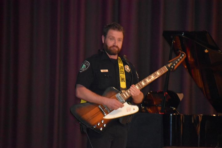 What makes the #NNPD School Resource Officers (SROs) so cool? They make a difference in the lives of students everyday &amp; like to have fun! Sometimes, they'll even join students on stage during a school concert!