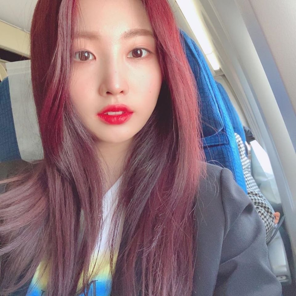 Girlgroup_site's tweet photo. [TRANS] [#SIHYEON] A long flight..... 🌟 Hello USAㅎ Nice to meet you😝!!! 
#everglow https://t.co/vJx1jMMkc7