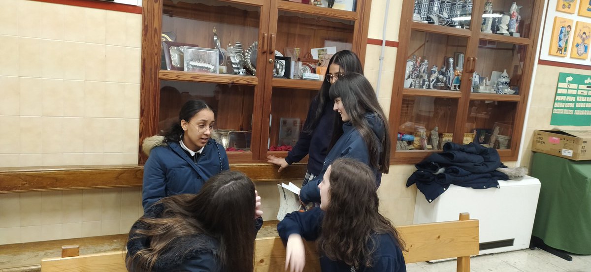GOAtocha's tweet photo. Nuestros alumnos de 2°A de la ESO nos envían esta noticia:
Hola, nosotros somos Faíscas y estamos trabajando para que podáis disfrutar de nuestra Ópera.
#GOAtocha #2AESO #LÓVA #Faíscas #actores #RP #escenografos #estetica #compositores #director #regidora https://t.co/zp7oE3ZnYH