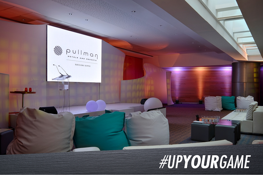 ¿Cuál es tu estilo de trabajo? Bien en un puff o sin un sitio fijo, nuestras salas estarán preparadas para ti.
What's your work-style? Whether if it's lying on a beanbag or on the move, our meeting rooms have you got covered.
#UpYourGame #PullmanHotels #PullmanBarcelonaSkipper