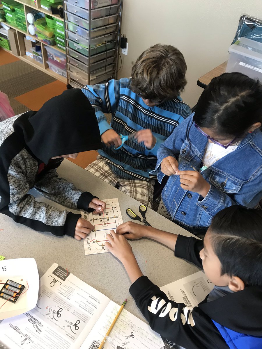 maestravillegas's tweet photo. @ElSolAcademy Third graders working on #LightTheLamp circuit boards. We are super excited for #DucksFirstFlight on Mon. 🚨@Ducks_SCORE https://t.co/TNyBp1ZH9o