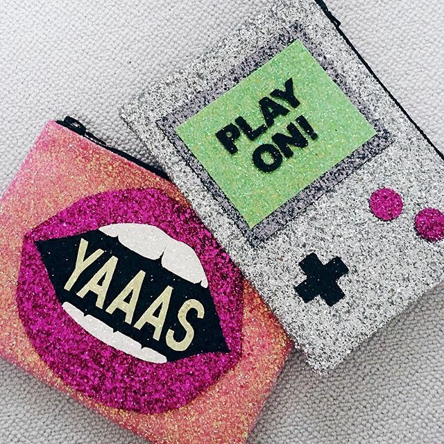 iknowthequeen's tweet photo. Guess who’s back, back again, yaaas is back, tell a friend, guess who’s back, guess who’s back, guess who’s back...🙌🏻
.
.
.
#yaaas #play #fun #fashion #fashionista #mothersdaygift #giftsforher #glitter #glitterbag #personalised #personalisedgifts #person… https://t.co/fW0QwruR8b https://t.co/09whcLj8lZ