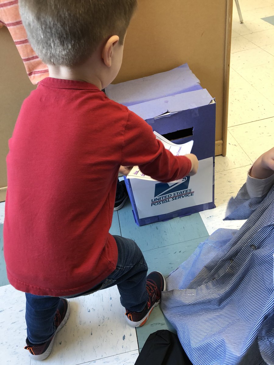 MissSimmons_PES's tweet photo. Going to the post office with your friends is so much fun! #toolsofthemind #pelhamdproud https://t.co/DXU9DvBsNd
