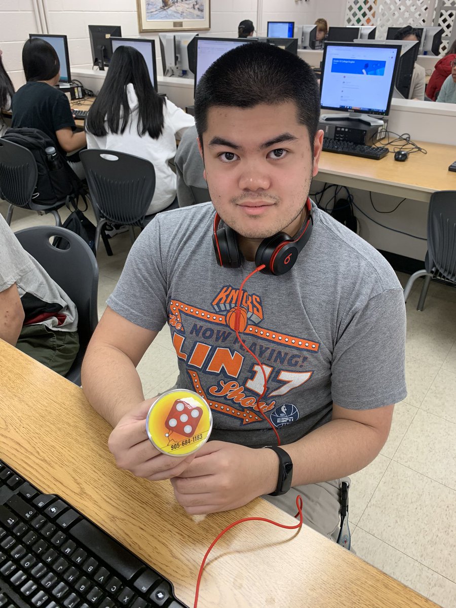 Kristindanielle's tweet photo. Grade 12 College English students completed their Youth Engagement Project on Youth Gambling #awesome #buttons #promotingawareness #medialiteracy #psa #ygap @spartannation_  💚👍🏼🎲 https://t.co/ekKWncwoF3