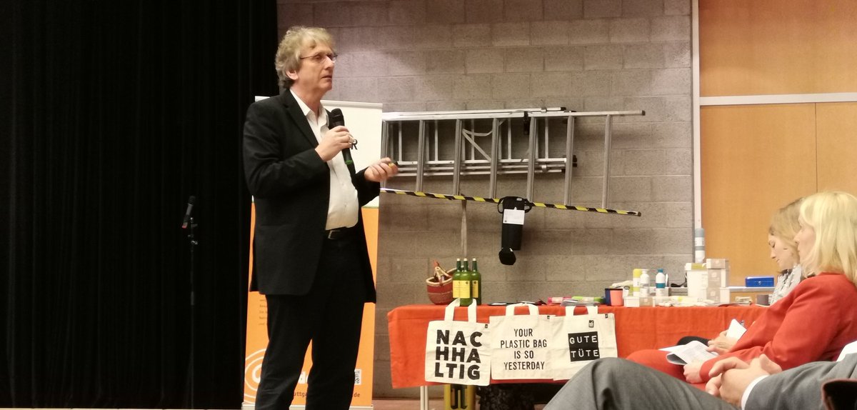 bitteohneplaste's tweet photo. Prof. Michael Braungart: "Lasst uns doch nützlich sein statt weniger schädlich!" - Sternzeit 05.03.2020 in #Stuttgart 
#cradletocradle #verpackungade https://t.co/I4nnjEDDq1