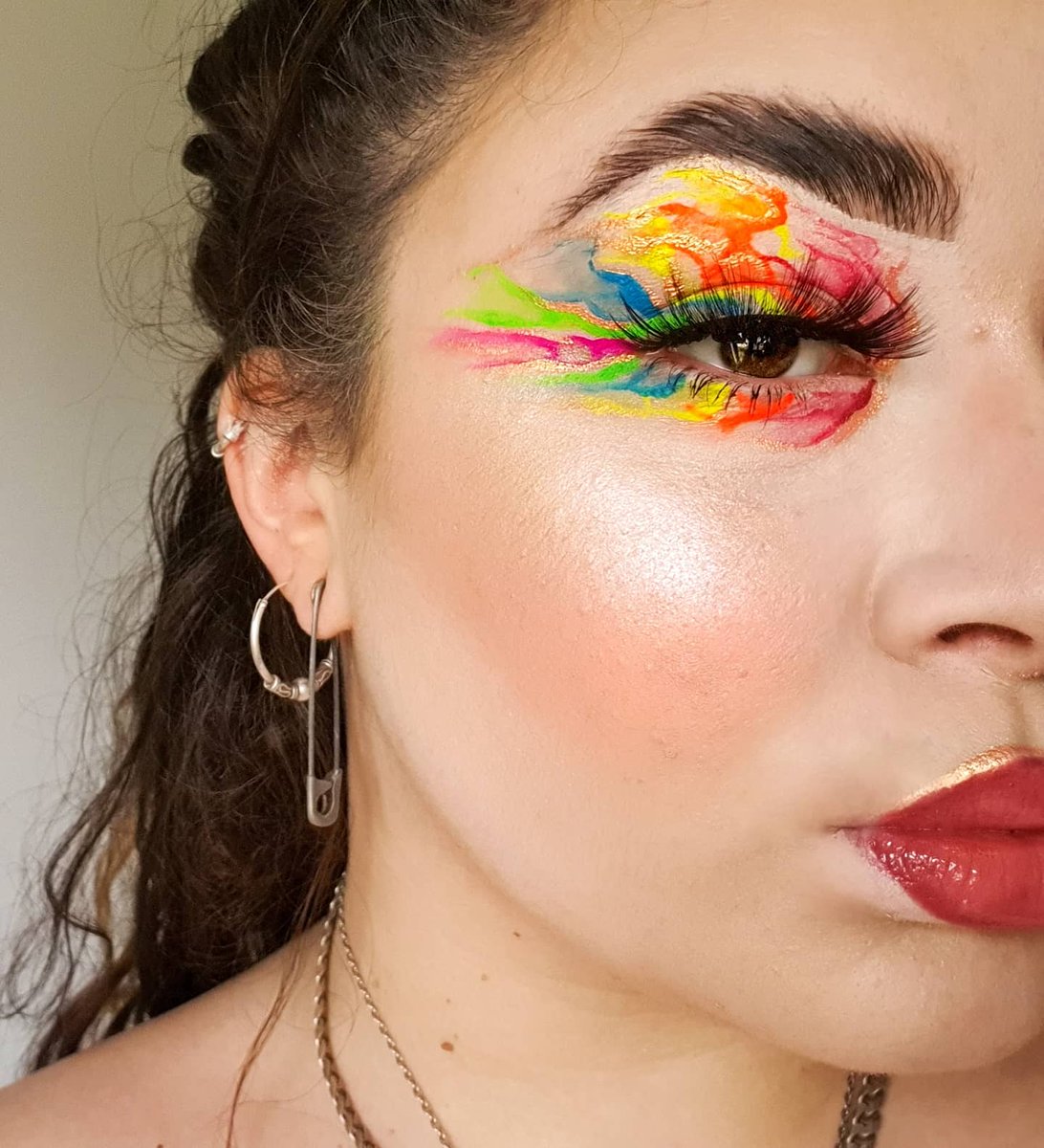 🌈🌈
Full products on ig!
<a href="/stargazerbeauty/">STARGAZER OFFICIAL</a> neon eye dusts!
