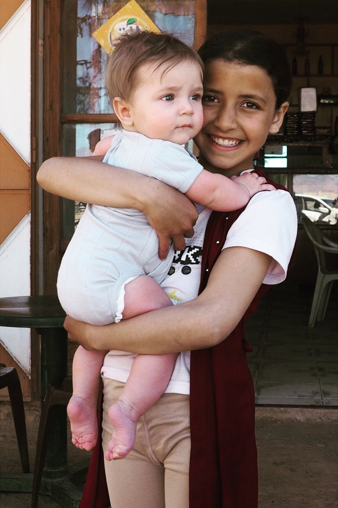 Ivar is making lots of new friends on the road. 🧡 #roadtripMorocco