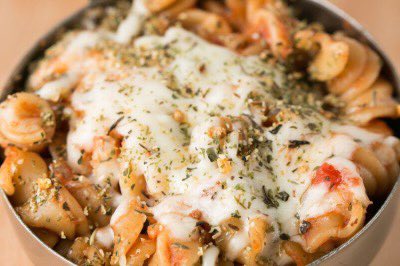 BurkeCoSchools's tweet photo. Tomorrow at all high schools students will get to taste our food highlight of the day, cheesy baked pasta! 🤤 #ignitelearningbcps #chartwellsk12 #foodhighlight https://t.co/MOTJuCY0Jm