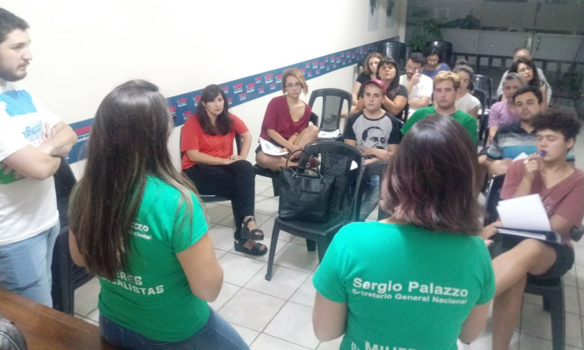 VPopularMza's tweet photo. #Ayer Charla Abierta sobre el #ProgramaAlimentar en la #CiudadDeMendoza
#ArgentinaContraElHambre se apoya en las acciones que lleva adelante el Programa Nacional de Seguridad Alimentaria y Nutricional. Promoción y fortalecimiento del Acceso a la Canasta Básica de Alimentos☀️🇦🇷 https://t.co/yeRGDnZTSO