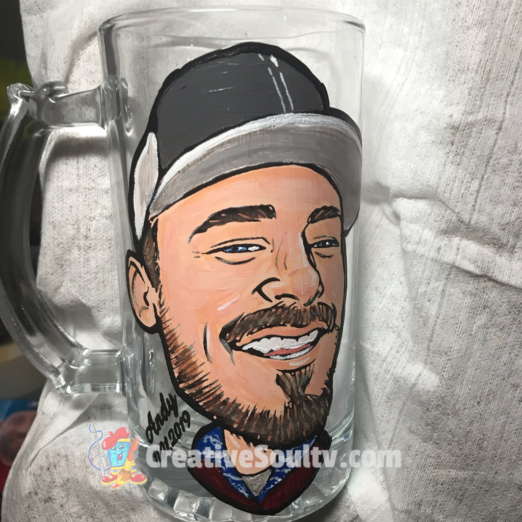 CreativeSoulTV's tweet photo. I enjoy painting happy faces; they make me smile 🎨 #tbt #savethedate #customart #beergift #groomsmen #birthday #smile https://t.co/0IDFWinn10