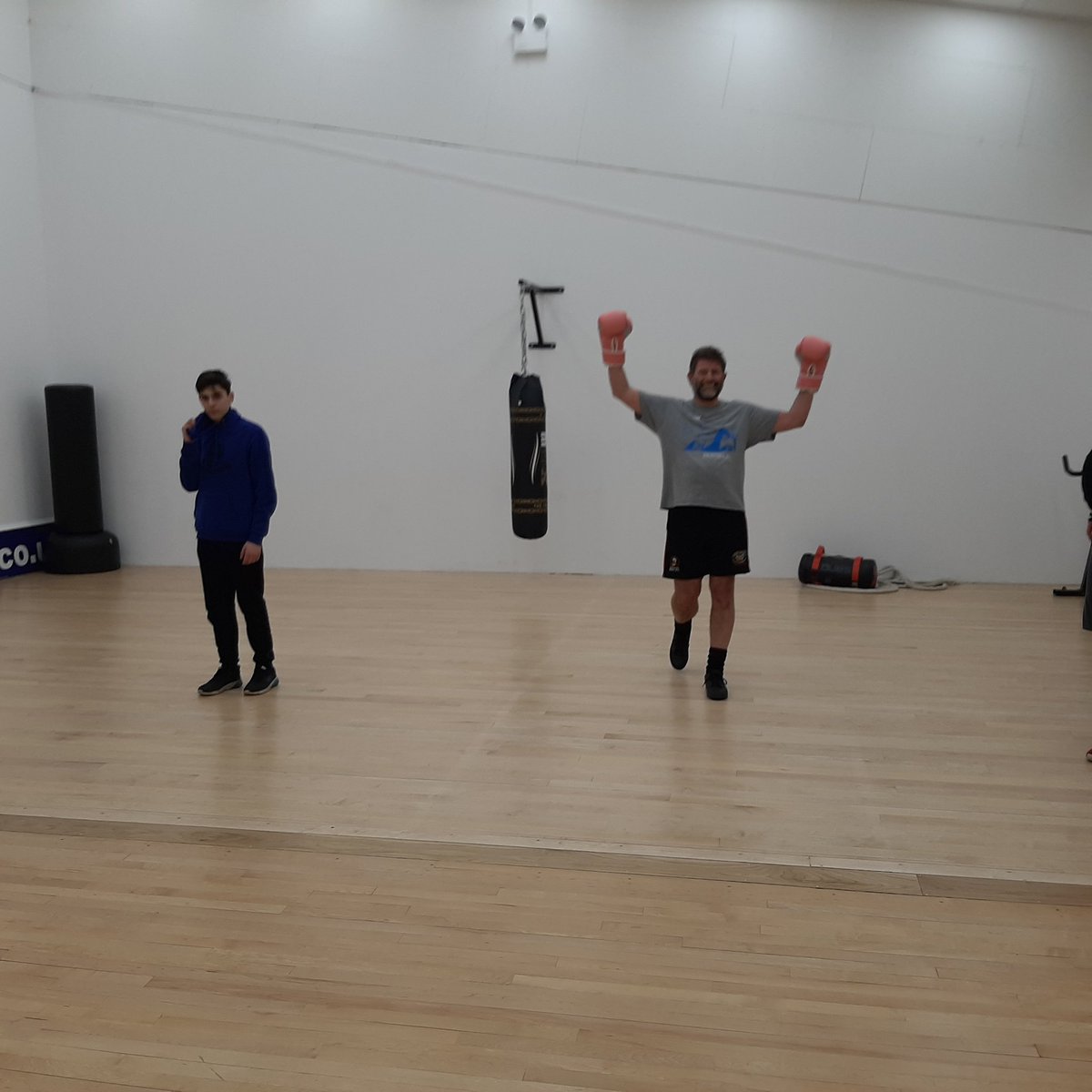 Fabulous Mixed Ability Boxing class tonight with <a href="/unorthobox/">Unorthobox</a> at <a href="/HeatonTS/">Heaton Tennis Squash</a>
Working on our pivots and movement.
<a href="/IMAS_sport4all/">IMAS</a> <a href="/Active_Bradford/">Active Bradford</a>