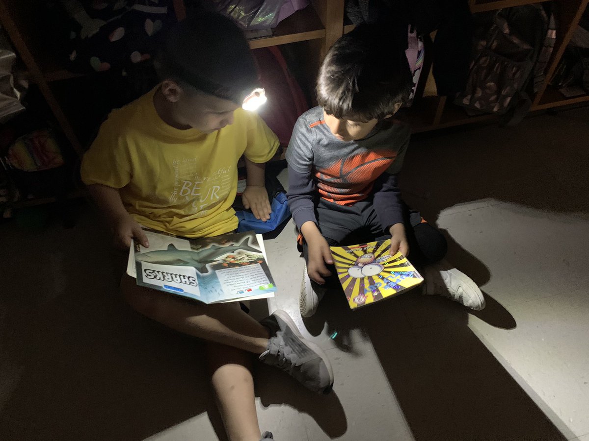 firstbowden's tweet photo. Field Day and flashlights! Look @bearbranchelem https://t.co/xbYr0LoWG9