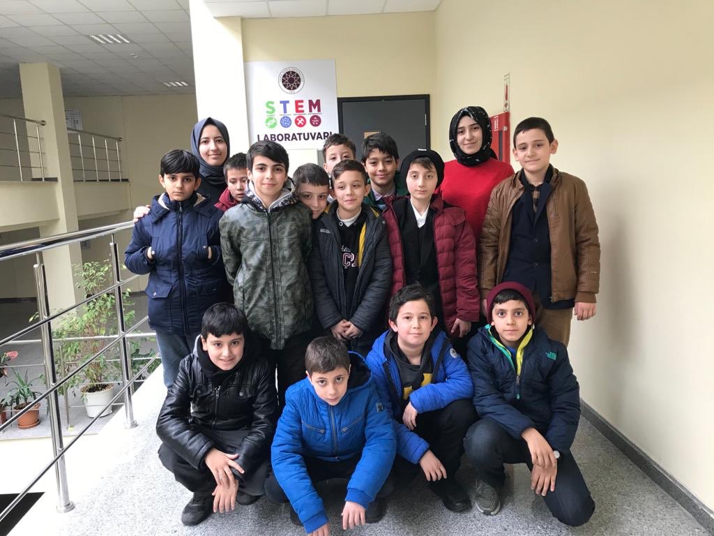 ytustemlab's tweet photo. #YTÜSTEMLAB’ta bugün Mustafa Kemal Atatürk Ortaokulu öğrencilerini misafir ettik. Müfredata uygun olarak bileşke kuvvet konusunu pekiştirmek için WeDo2.0 eğitim setiyle ‘Çekme’ rehberli projesini gerçekleştirdik.@msamitopcu #STEM #tasarımodaklıdüşünme #proje https://t.co/bP70GuvWME