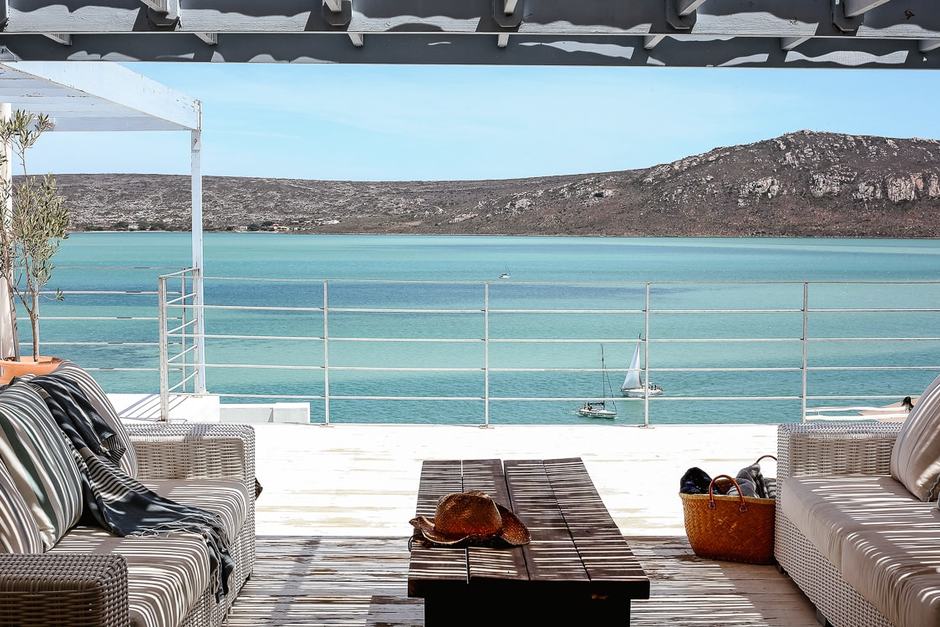 kidandcoe's tweet photo. When we say waterfront...we mean waterfront. Soak up this view at the Cormorant Way Residence in South Africa—we promise it never gets old: https://t.co/tFHSeLvLd2 https://t.co/rP4sHtCmbb