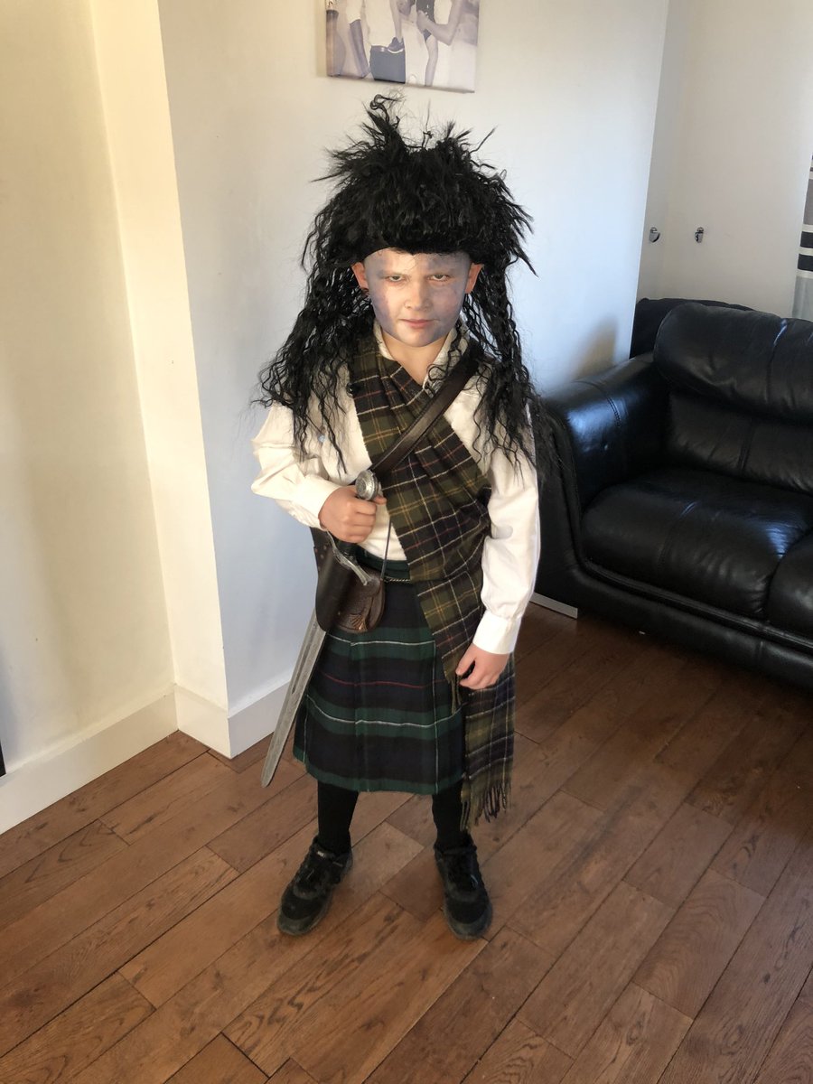 LucyDx86's tweet photo. World Book Day welcomes William Wallace!! #WorldBookDay #williamwallace #bravescots #braveheart @Braveheart_USA @HeathfieldPri https://t.co/9pIyLPhjl4