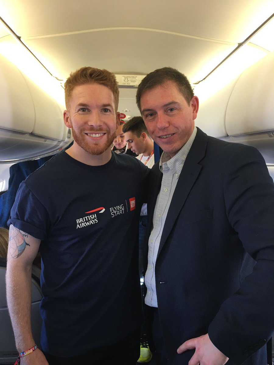 Great to meet @Mr_NJones supporting @comicrelief on today’s @British_Airways flight into London City! #Flyingstart .......🕺🏻 👍