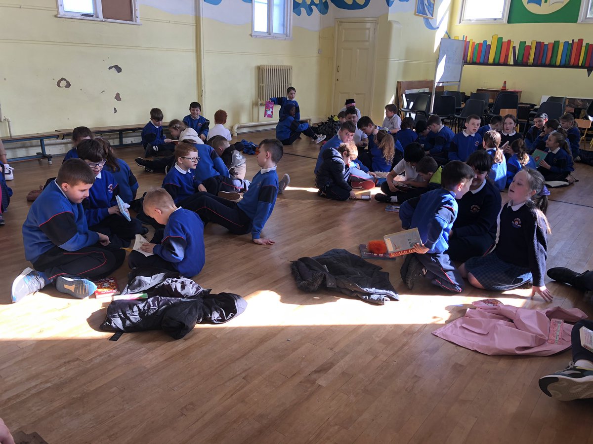 MsBrittonGNM's tweet photo. 4th class celebrated #WorldBookDay with a trip to @WaterfordLibs in Tramore first thing this morning. We followed this with a super buddy reading session with our senior infant buddies #glornamara https://t.co/9jf1NJd0hF