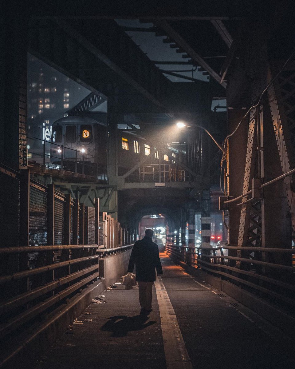 Great shot by <a href="/nickmillers/">🌙</a> on the #manhattanbridge #ntrain #nyc #nycsubway nycairporter.com