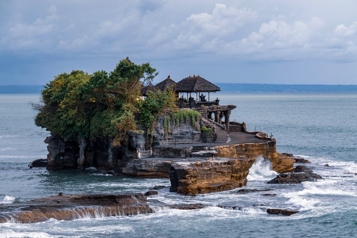 GhuraghuriC's tweet photo. Tanah Lot, Bali. https://t.co/MmchQQj1ds