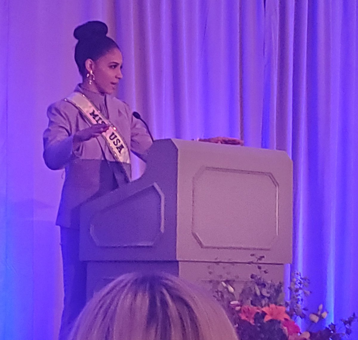caroldanielKMOX's tweet photo. Miss USA 2019 @CheslieKryst, a complex litigation attorney at #TributeSTL Connections to Success Annual Tribute to Success fundraiser https://t.co/y19FbnMx6J
