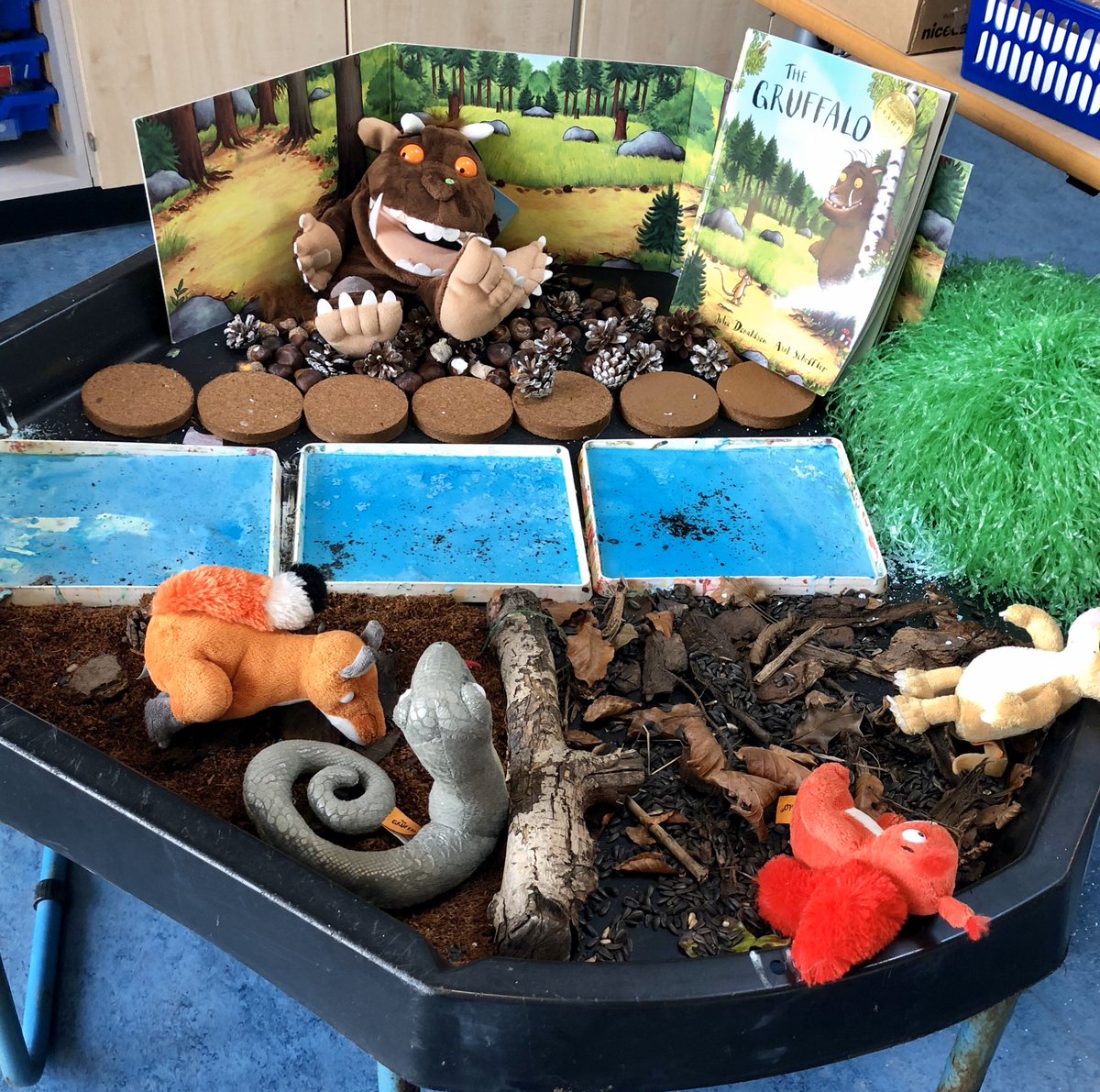 Barassie_PS's tweet image. P6b love learning #visuallearners #playbasedlearning #moneymoneymoney #thegruffalo #worldbookday #meetinglearnersneeds
