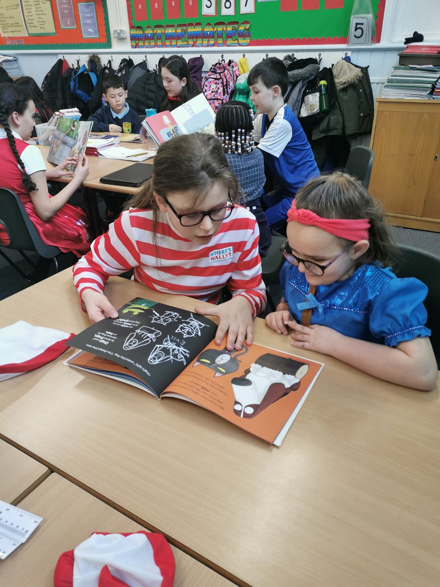 LPalios_LPS's tweet photo. We loved visiting the library and having the chance to be read to by the year 6 children. We finished off our visit to the library with a fabulous book read by @MrMacLPS We found 'Dogs don't do Ballet' incredibly funny 😂 @LansdownePS https://t.co/4LbBNYw2fW