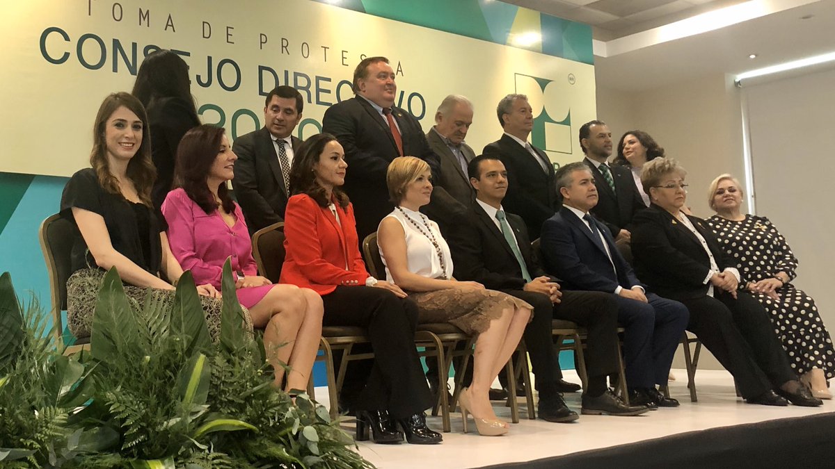 ChrisGonzalezN's tweet photo. 😃✅ ¡Estoy muy orgulloso y emocionado!
Hoy acompañé a @ClaudiaTudor_ en su #TomaDeProtesta como parte de @AMPI_LeonGto, ahora es una de las directoras que conforman este Consejo Directivo 2020.

🙌 ¡Felicidades, a ti y a todo el gran equipo que tienes a tu cargo de @BrokersLeon! https://t.co/9VrL8glAYy