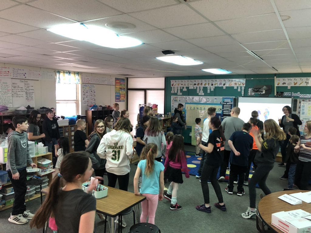 Faase608's tweet photo. We are so lucky to have the opportunity to go visit kindergarten buddies @MrsAustinKinder. We love reading with them and dancing with them! Today we even got to talk about what we want to be when we grow up! https://t.co/HSYsHFMrFD