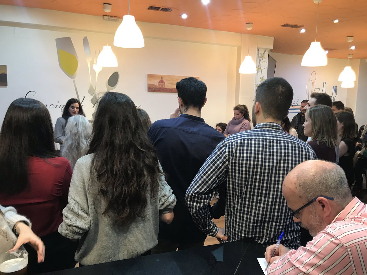 Muy bien, <a href="/IreneSanta_/">Irene Santa</a> 
Yo creo que es la primera vez que veo a alguien tomando notas en #GreenDrinks... 😜
#GDMad