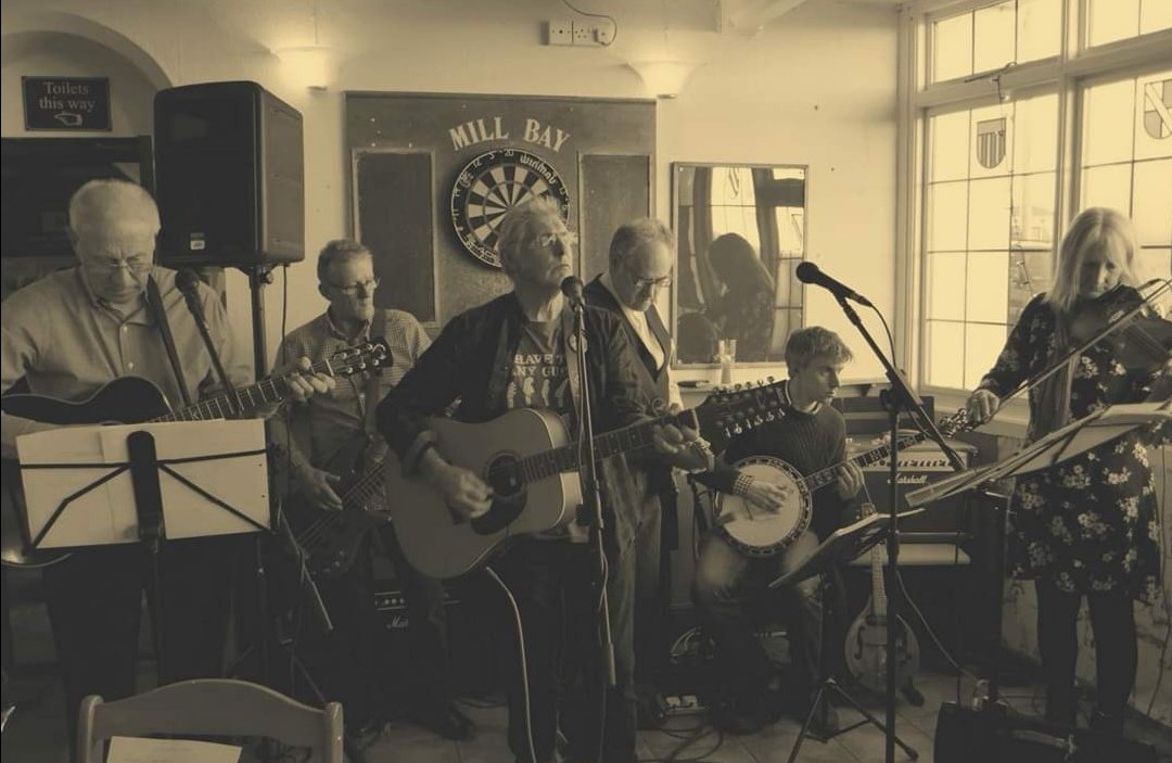 PropellerInn's tweet image. 🎶 Live Music - The Hooleys 🎶

Playing Saturday 21st March 8.30-10.30pm

 ☘️ 5 Piece Irish Folk Band ☘️