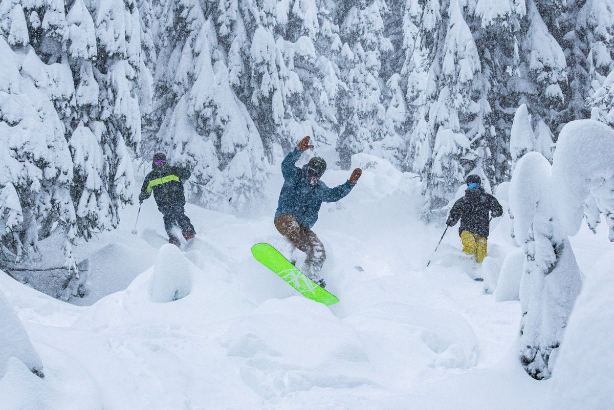 redresort's tweet photo. BIG shout out to any of you who have kept your powder dances going this past week.📢 We've got sweet tasty POWDER in the forecast for Friday night 🤘❄️😋
#REDresort #AllFriendsOnAPowderDay #Rossland
📸: Ashley Voykin https://t.co/oqeAUMqWGC