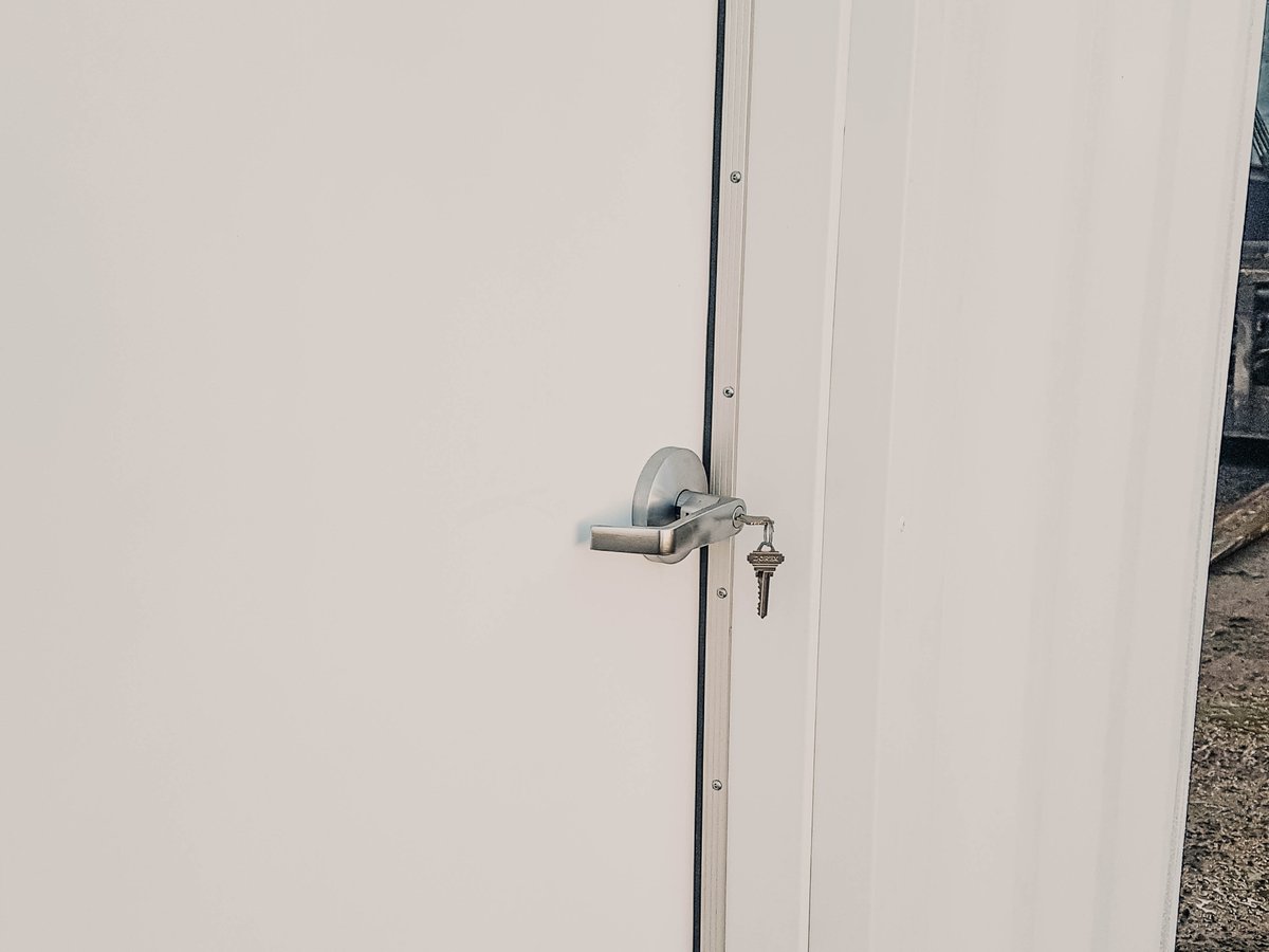 ModproContainer's tweet image. Lockable doors are a key feature in keeping your storage gear safe and secure
#modpro #shippingcontainer #containers #seacan #modularbuilding #containermodifications #storage #storagecontainer
