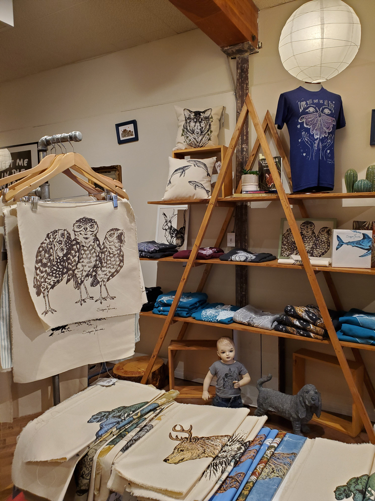 shop124street's tweet photo. @salgadofenwick will be no more.. get great items for awesome deals!

2 items 10%off
3 items 20% off
4+ items are 30% off
.
.
.
#closing #shop124street #community https://t.co/zjdSKhlymv