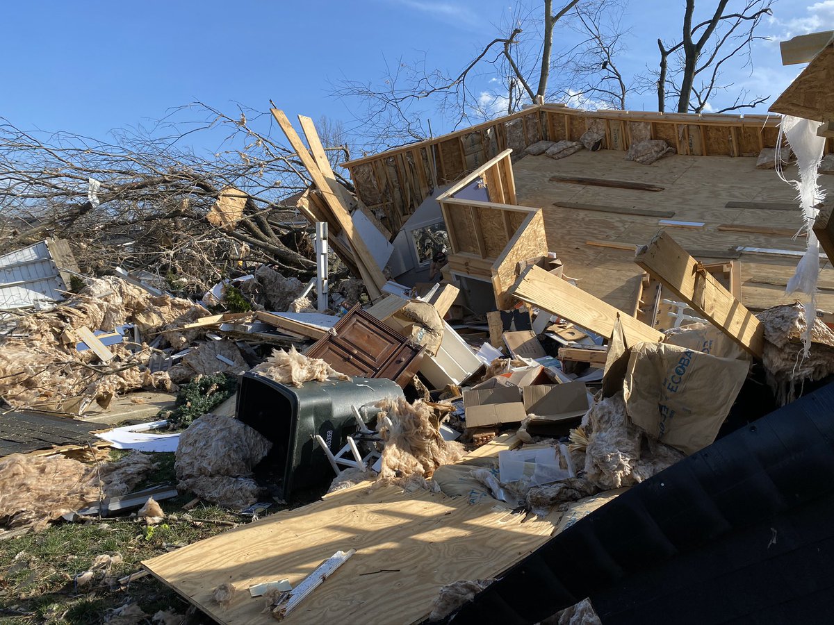 CourtDavison's tweet photo. @Gnash00 Started the day distributing waters and bagged lunches to first responders, victims, and volunteers, and the second half of the day cleaning up this home. ❤️ https://t.co/rSM08QhASd